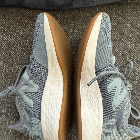 New Balance Fresh Foam Roav Running Shoes Kids Size 10.5 Steel Blue White - Picture 7 of 13